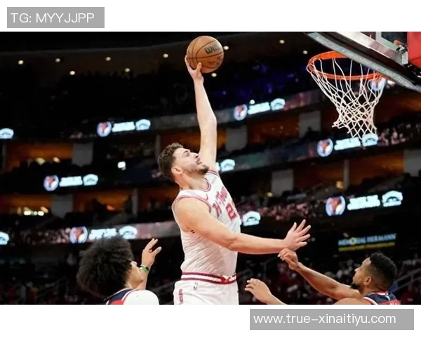 起势！申京倒地抢断助攻谢泼德空中暴扣，引爆全场的篮球盛宴